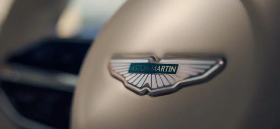 Aston Martin amâna electricul până în 2033, V8 și V12 până în 2035