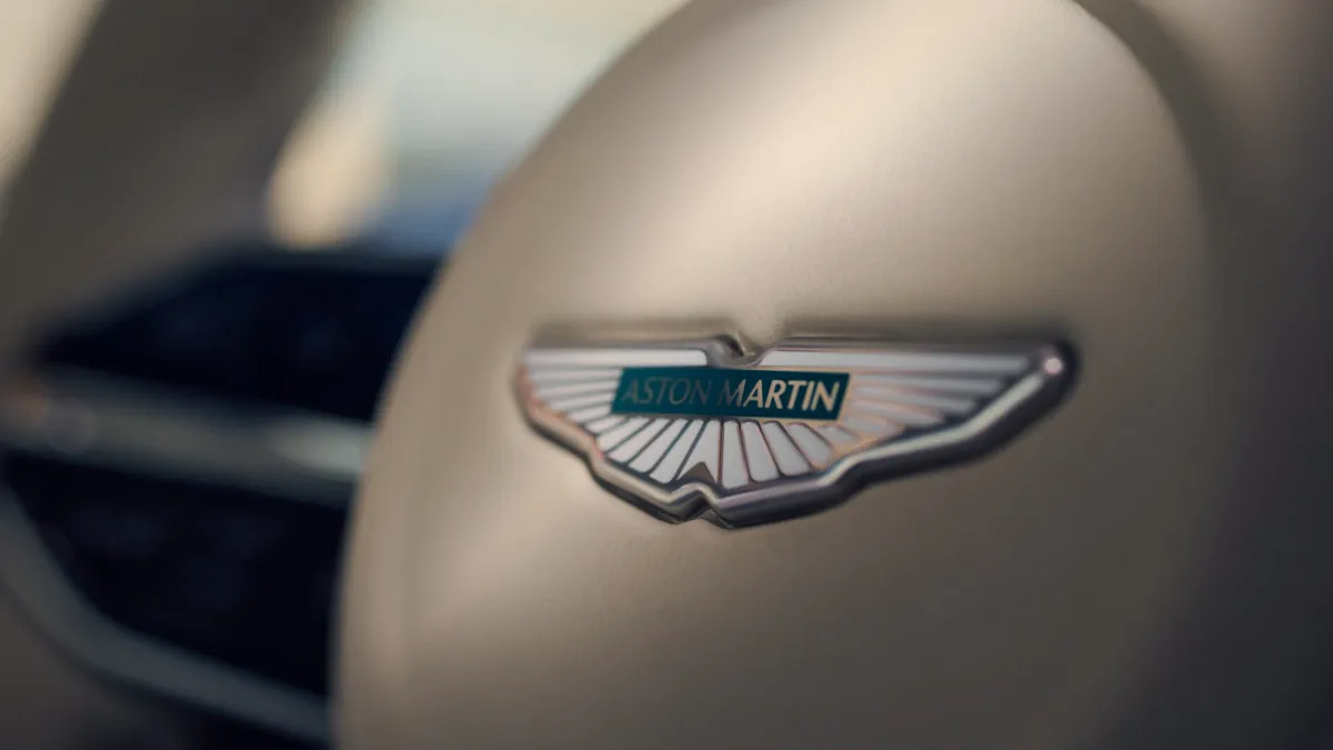 Aston Martin amâna electricul până în 2033, V8 și V12 până în 2035