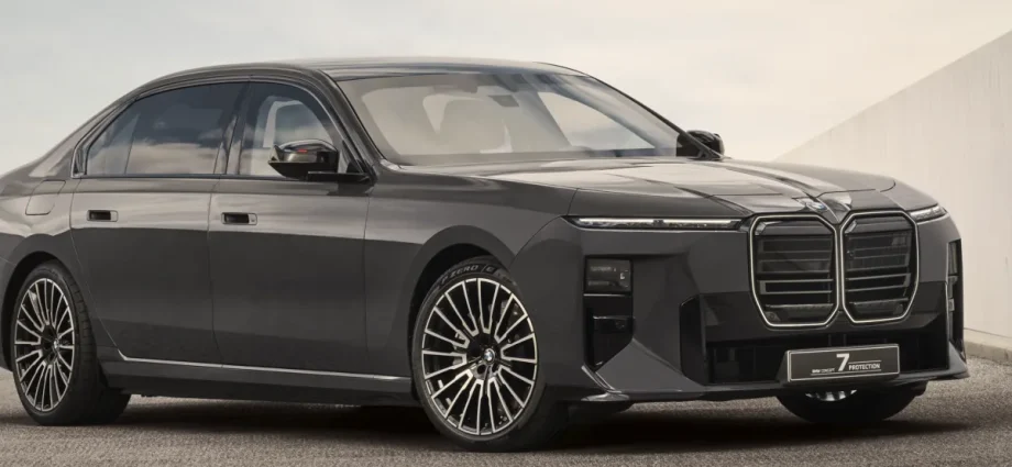 BMW Concept 7 Protection vs Mercedes Clasa S Guard: Care este adevăratul rival?