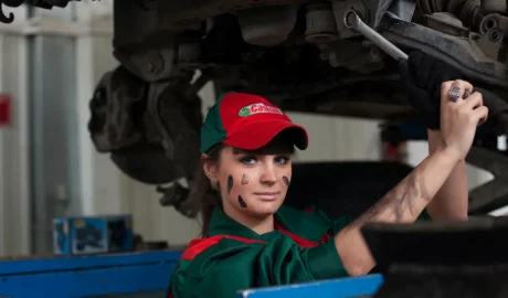 Dacia suferă din cauza concurenței din China: scădere 12,8%
