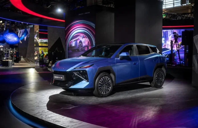 Debut european pentru SUV-ul de clasă mică Omoda 4: versiune full-hybrid cu 224 CP