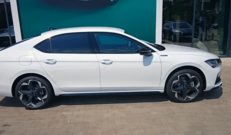 Disponibilă la 51.374 euro: Škoda Superb cu 265 CP și 3 km