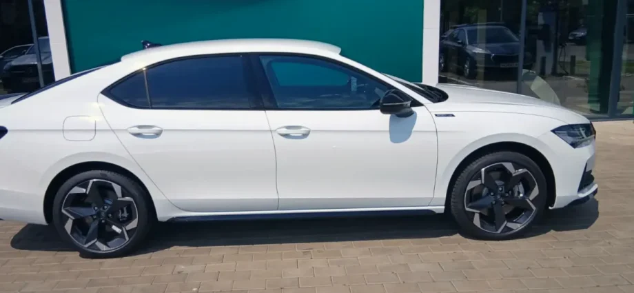 Disponibilă la 51.374 euro: Škoda Superb cu 265 CP și 3 km
