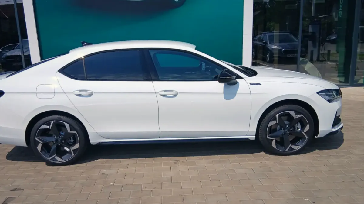 Disponibilă la 51.374 euro: Škoda Superb cu 265 CP și 3 km