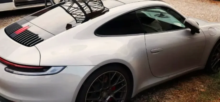 Porsche 911 confiscat de poliție: mașina era căutată de autoritățile germane
