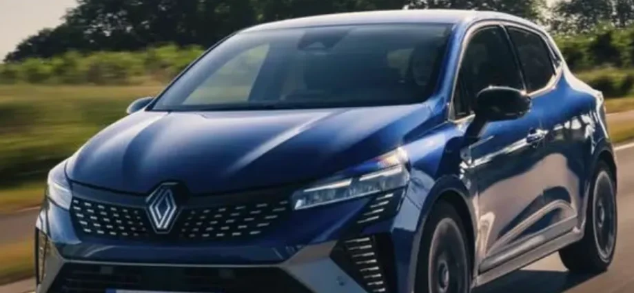 Renault produce în 2026 două generații ale Clio în Europa, practică rară