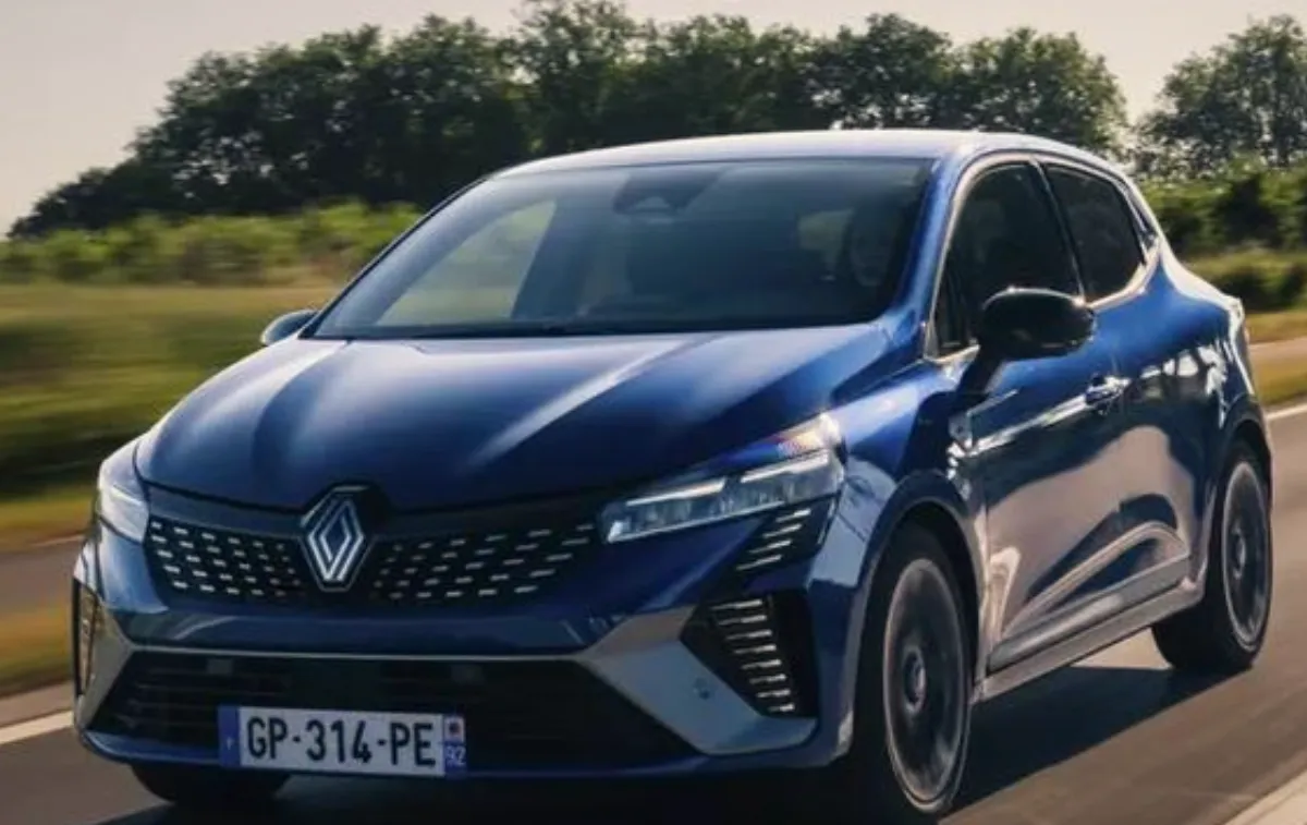 Renault produce în 2026 două generații ale Clio în Europa, practică rară