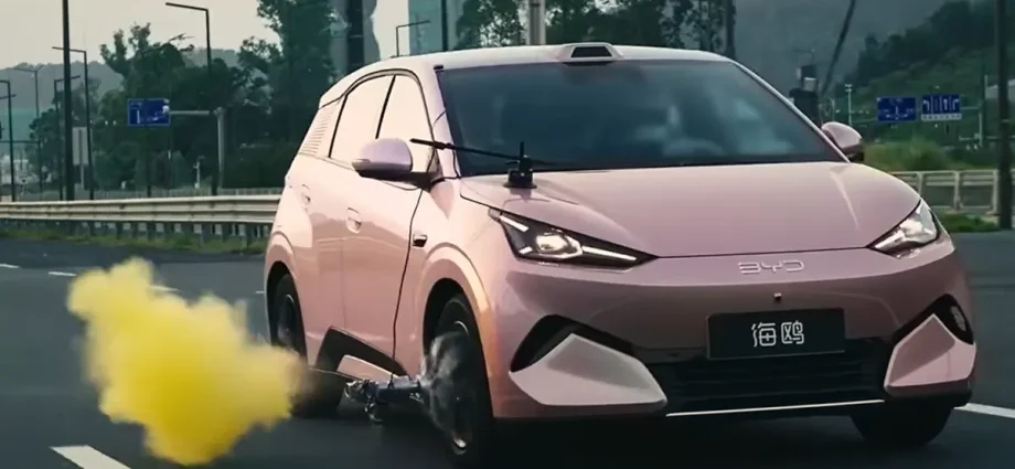Testul BYD Seagull: anvelopa dreapta-față a explodat la 140 km/h