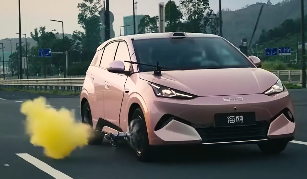 Testul BYD Seagull: anvelopa dreapta-față a explodat la 140 km/h