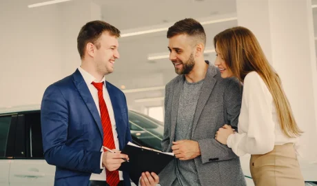 Toyota refuză reducerea prețurilor, deși concurența chinezească atacă