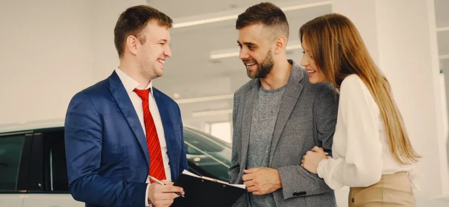 Toyota refuză reducerea prețurilor, deși concurența chinezească atacă