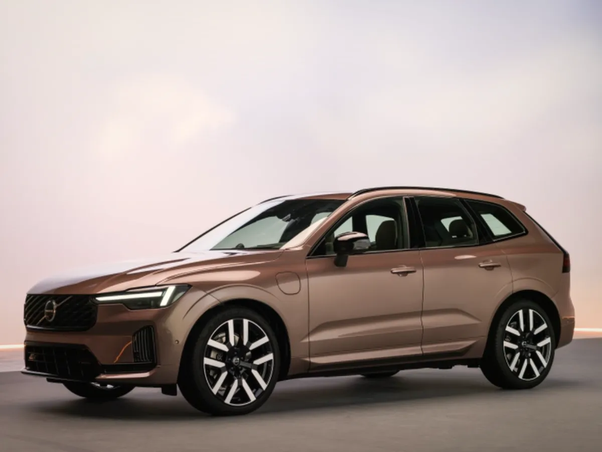 Volvo XC60 facelift: autonomie electrică 200 km, mai mult decât dublă